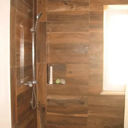 Apartman Al 23 *